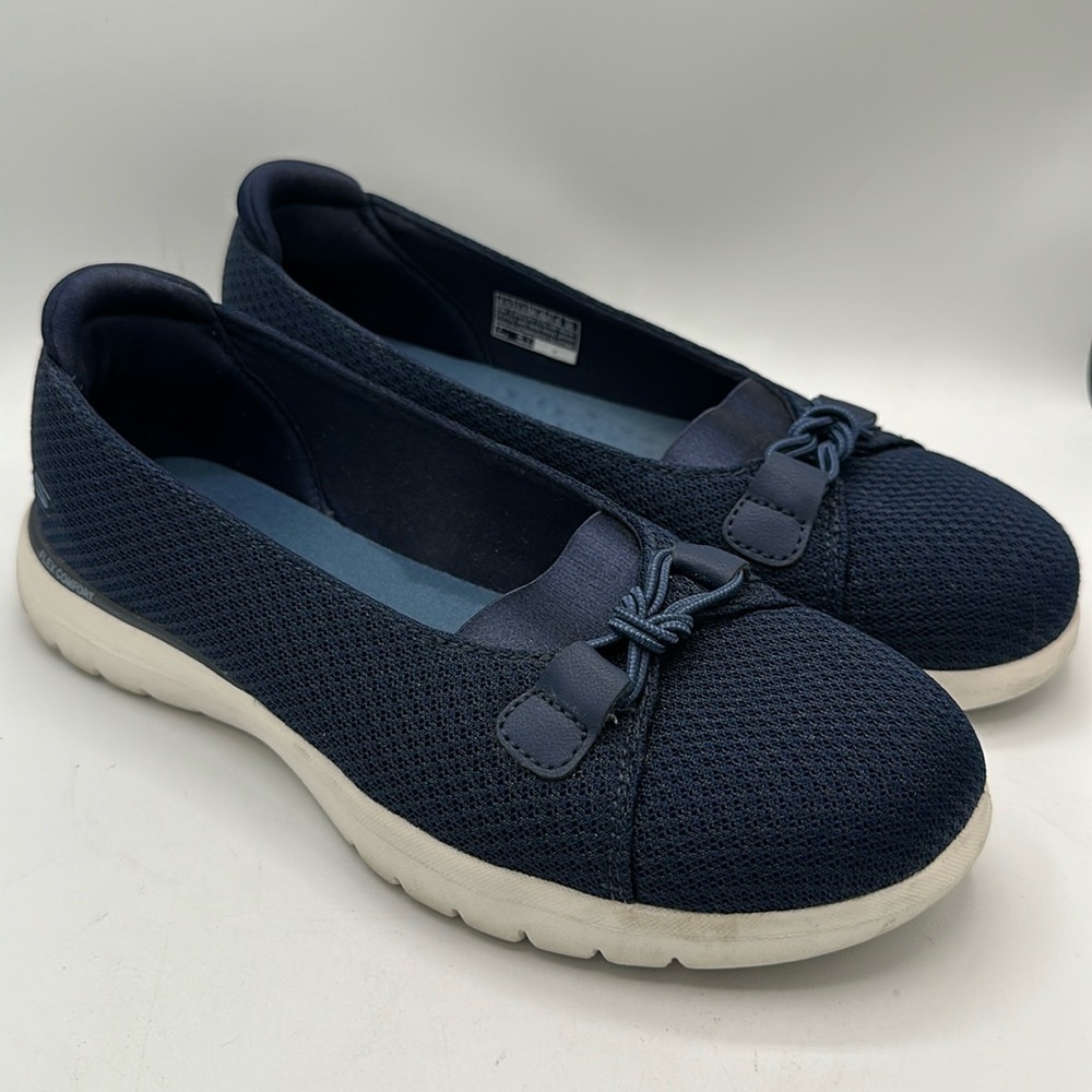 Skechers navy Flex Peony Goga Mat Flex Comfort air cooled sneakers, size 6.5